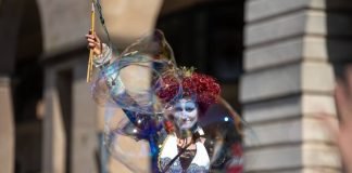 Il Carnevale dei Desideri accende Piazza Saffi Un momento del Carnevale di piazza Saffi a Forlì