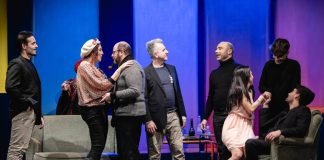 Francamente, me ne infischio arriva al Teatro G. Testori: una commedia romantica tra cinema, teatro e libertà emotiva