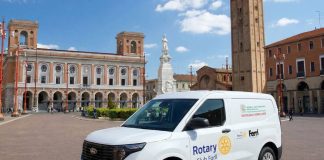 Forlì, le auto storiche sfilano per la solidarietà: al via il Tour della Romagna