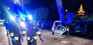 Tragedia nella notte a Forlì: auto si schianta contro un albero in Viale dell’Appennino